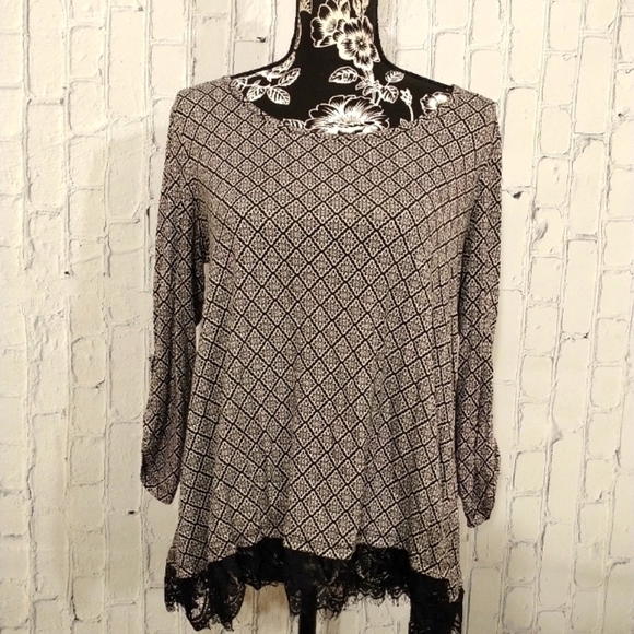 Hippie Rose Tops - HIPPIE Rose Diamond Print Blouse Size Medium